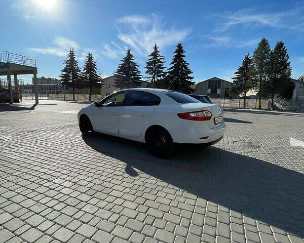 Белый Рено Флюенс, объемом двигателя 1.6 л и пробегом 173 тыс. км за 7200 $, фото 11 на Automoto.ua