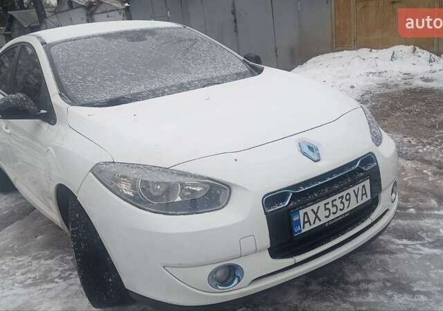 Белый Рено Флюенс, объемом двигателя 0 л и пробегом 121 тыс. км за 5999 $, фото 1 на Automoto.ua