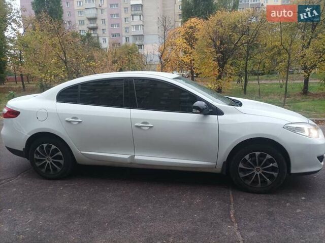 Белый Рено Флюенс, объемом двигателя 1.6 л и пробегом 368 тыс. км за 6000 $, фото 9 на Automoto.ua