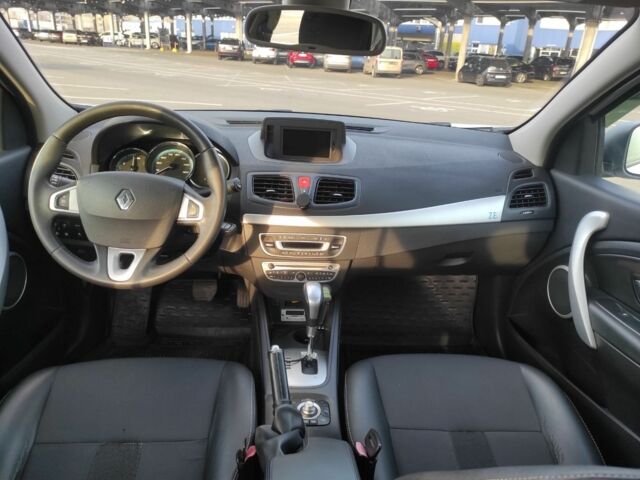 Белый Рено Флюенс, объемом двигателя 0 л и пробегом 110 тыс. км за 4000 $, фото 7 на Automoto.ua