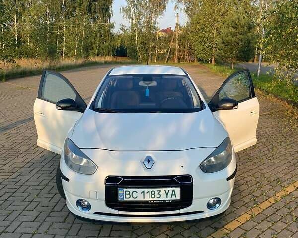 Белый Рено Флюенс, объемом двигателя 0 л и пробегом 120 тыс. км за 3800 $, фото 3 на Automoto.ua