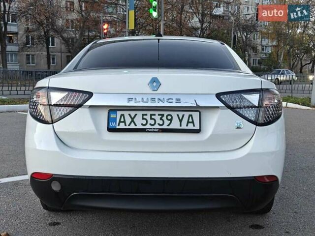 Рено Флюенс 2011 в Харькове на Automoto.ua Белый Рено Флюенс, объемом двигателя 0 л и пробегом 120 тыс. км за 5500 $, фото 12 на Automoto.ua