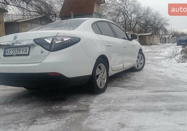 Белый Рено Флюенс, объемом двигателя 0 л и пробегом 121 тыс. км за 5999 $, фото 5 на Automoto.ua