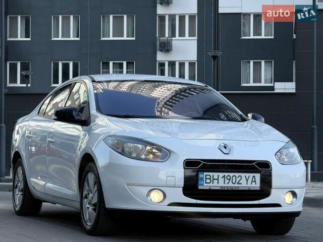 Білий Рено Флюенс, об'ємом двигуна 0 л та пробігом 151 тис. км за 5999 $, фото 2 на Automoto.ua
