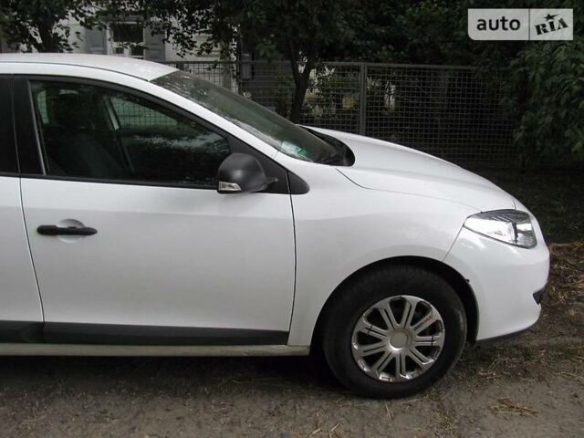 Белый Рено Флюенс, объемом двигателя 1.6 л и пробегом 52 тыс. км за 7300 $, фото 2 на Automoto.ua