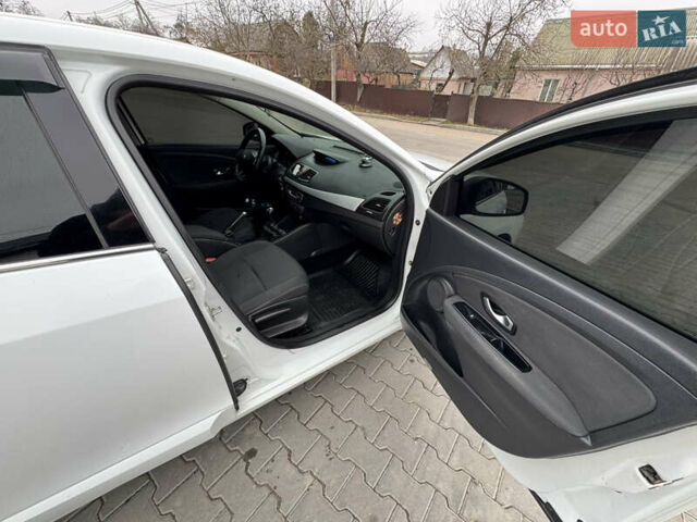 Білий Рено Флюенс, об'ємом двигуна 1.46 л та пробігом 250 тис. км за 6350 $, фото 14 на Automoto.ua