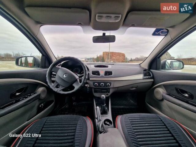 Білий Рено Флюенс, об'ємом двигуна 1.6 л та пробігом 273 тис. км за 5100 $, фото 17 на Automoto.ua