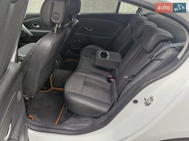 Белый Рено Флюенс, объемом двигателя 2 л и пробегом 163 тыс. км за 4200 $, фото 10 на Automoto.ua