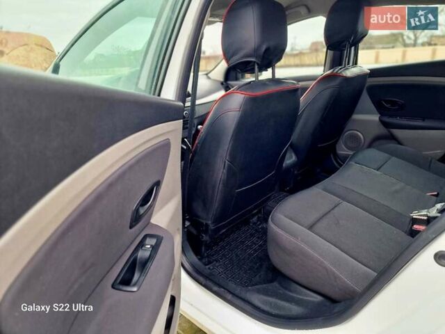 Білий Рено Флюенс, об'ємом двигуна 1.6 л та пробігом 273 тис. км за 5100 $, фото 15 на Automoto.ua