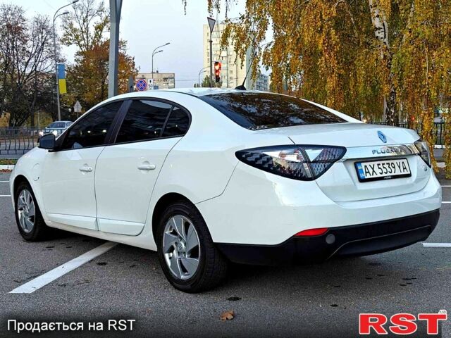 Рено Флюенс 2011 у Харкові на Automoto.ua Білий Рено Флюенс, об'ємом двигуна 0 л та пробігом 120 тис. км за 5500 $, фото 3 на Automoto.ua