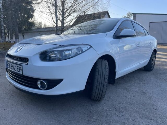 Белый Рено Флюенс, объемом двигателя 1.5 л и пробегом 250 тыс. км за 5100 $, фото 5 на Automoto.ua