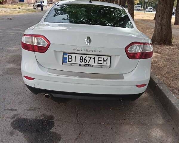 Белый Рено Флюенс, объемом двигателя 1.6 л и пробегом 205 тыс. км за 6200 $, фото 1 на Automoto.ua
