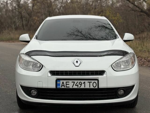 Белый Рено Флюенс, объемом двигателя 1.6 л и пробегом 170 тыс. км за 5800 $, фото 14 на Automoto.ua
