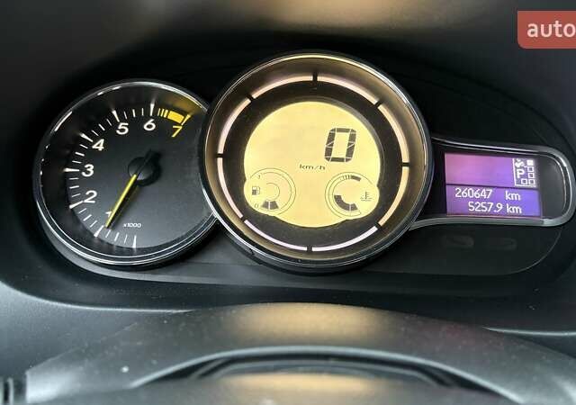 Белый Рено Флюенс, объемом двигателя 1.6 л и пробегом 260 тыс. км за 5999 $, фото 15 на Automoto.ua