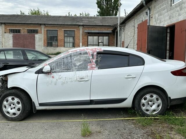 Белый Рено Флюенс, объемом двигателя 1.6 л и пробегом 140 тыс. км за 4004 $, фото 2 на Automoto.ua