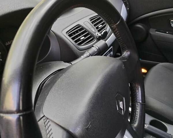 Білий Рено Флюенс, об'ємом двигуна 1.6 л та пробігом 167 тис. км за 6000 $, фото 2 на Automoto.ua