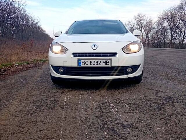 Белый Рено Флюенс, объемом двигателя 1.5 л и пробегом 28000 тыс. км за 5999 $, фото 1 на Automoto.ua