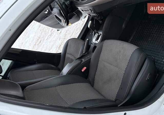 Белый Рено Флюенс, объемом двигателя 1.6 л и пробегом 260 тыс. км за 5999 $, фото 9 на Automoto.ua