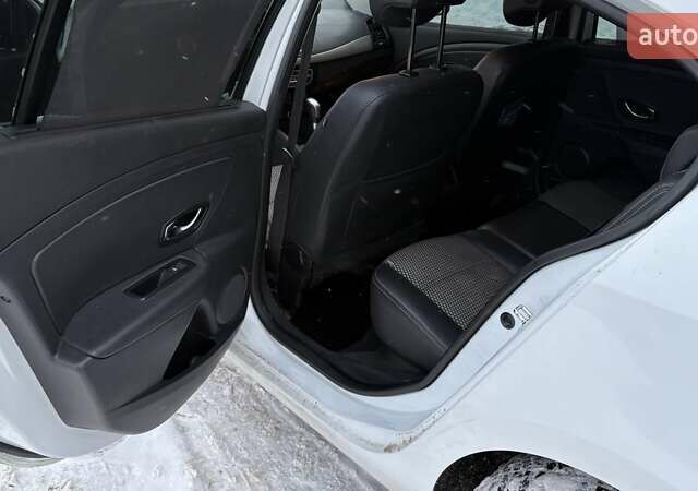 Белый Рено Флюенс, объемом двигателя 1.6 л и пробегом 260 тыс. км за 5999 $, фото 12 на Automoto.ua