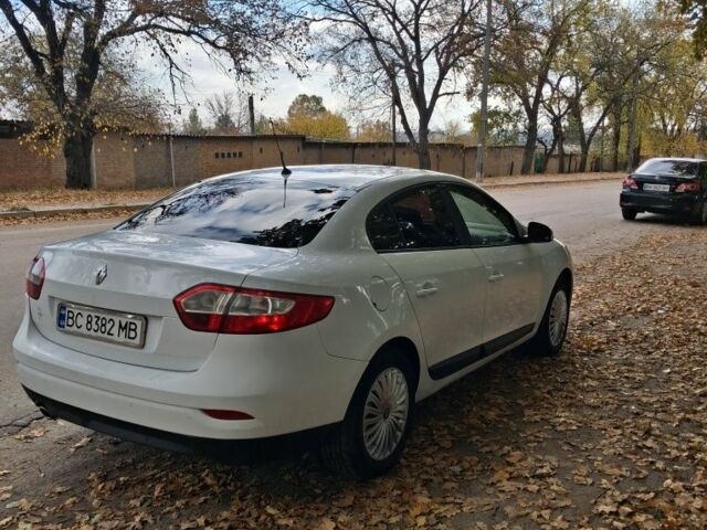 Белый Рено Флюенс, объемом двигателя 1.5 л и пробегом 390 тыс. км за 5300 $, фото 5 на Automoto.ua