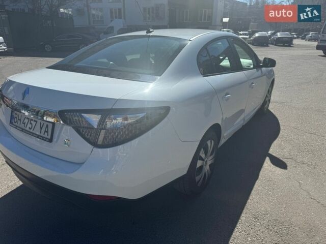 Белый Рено Флюенс, объемом двигателя 0 л и пробегом 104 тыс. км за 5000 $, фото 5 на Automoto.ua