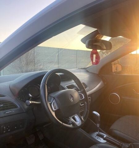 Білий Рено Флюенс, об'ємом двигуна 1.6 л та пробігом 268 тис. км за 6800 $, фото 7 на Automoto.ua