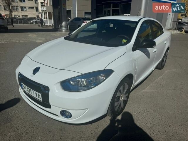 Белый Рено Флюенс, объемом двигателя 0 л и пробегом 104 тыс. км за 5000 $, фото 2 на Automoto.ua