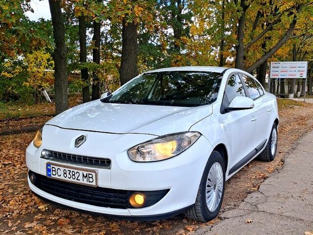 Білий Рено Флюенс, об'ємом двигуна 1.5 л та пробігом 390 тис. км за 4999 $, фото 1 на Automoto.ua