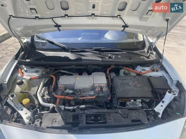 Белый Рено Флюенс, объемом двигателя 0 л и пробегом 135 тыс. км за 3900 $, фото 19 на Automoto.ua