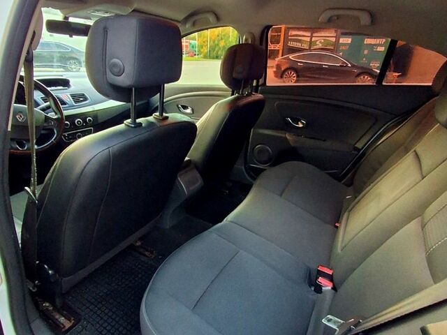 Белый Рено Флюенс, объемом двигателя 1.5 л и пробегом 390 тыс. км за 4999 $, фото 7 на Automoto.ua