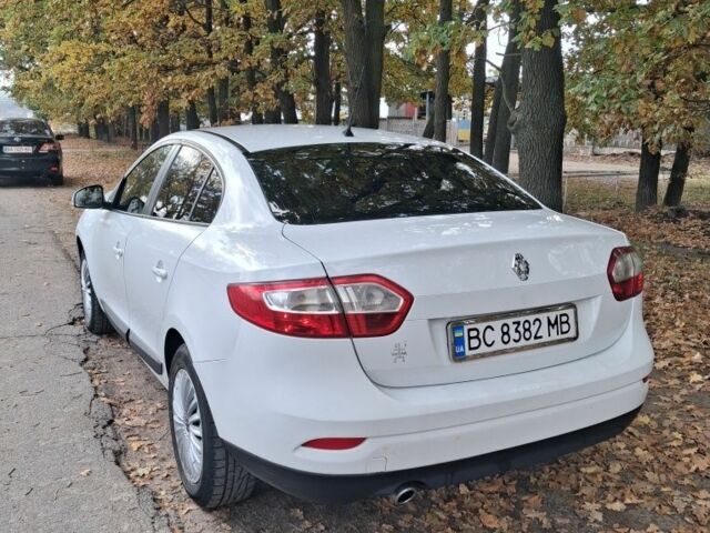 Белый Рено Флюенс, объемом двигателя 1.5 л и пробегом 390 тыс. км за 5300 $, фото 3 на Automoto.ua
