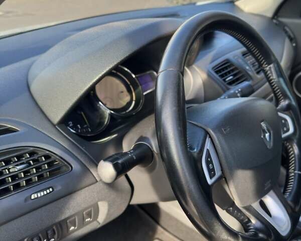 Білий Рено Флюенс, об'ємом двигуна 1.6 л та пробігом 259 тис. км за 5600 $, фото 13 на Automoto.ua
