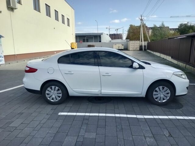 Белый Рено Флюенс, объемом двигателя 1.5 л и пробегом 270 тыс. км за 5937 $, фото 7 на Automoto.ua