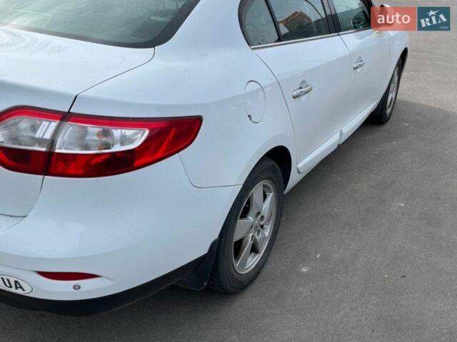 Білий Рено Флюенс, об'ємом двигуна 2 л та пробігом 178 тис. км за 8500 $, фото 2 на Automoto.ua