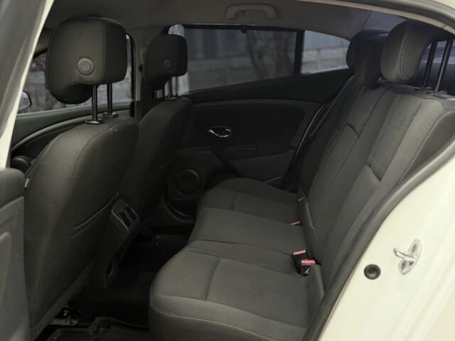 Белый Рено Флюенс, объемом двигателя 1.6 л и пробегом 170 тыс. км за 5800 $, фото 6 на Automoto.ua