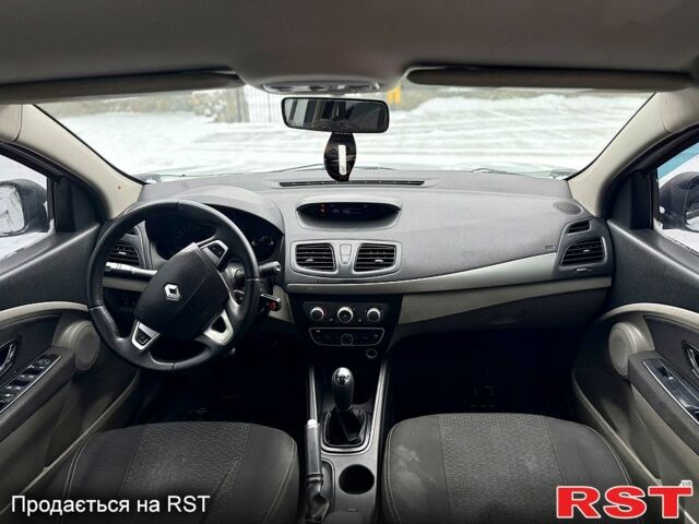 Білий Рено Флюенс, об'ємом двигуна 1.6 л та пробігом 21000 тис. км за 4550 $, фото 6 на Automoto.ua