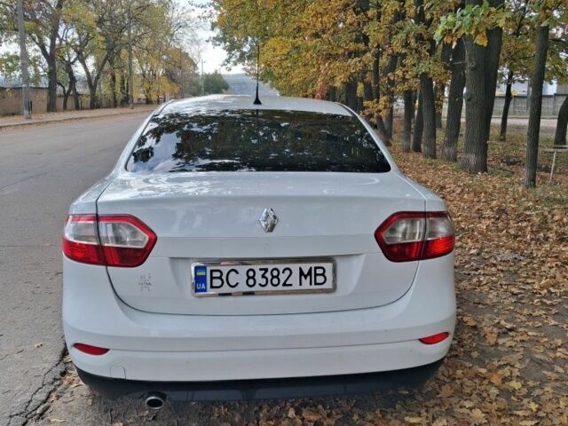 Белый Рено Флюенс, объемом двигателя 1.5 л и пробегом 390 тыс. км за 5300 $, фото 4 на Automoto.ua