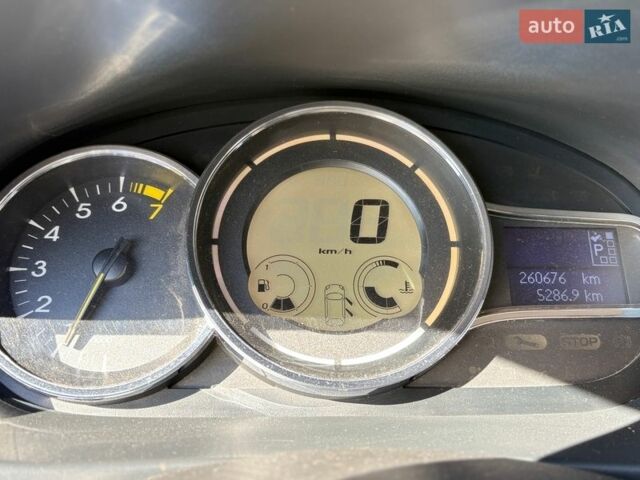Белый Рено Флюенс, объемом двигателя 1.6 л и пробегом 260 тыс. км за 6500 $, фото 18 на Automoto.ua