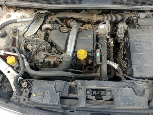 Белый Рено Флюенс, объемом двигателя 1.5 л и пробегом 270 тыс. км за 5937 $, фото 3 на Automoto.ua