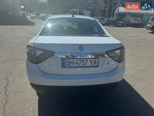 Белый Рено Флюенс, объемом двигателя 0 л и пробегом 104 тыс. км за 5000 $, фото 4 на Automoto.ua