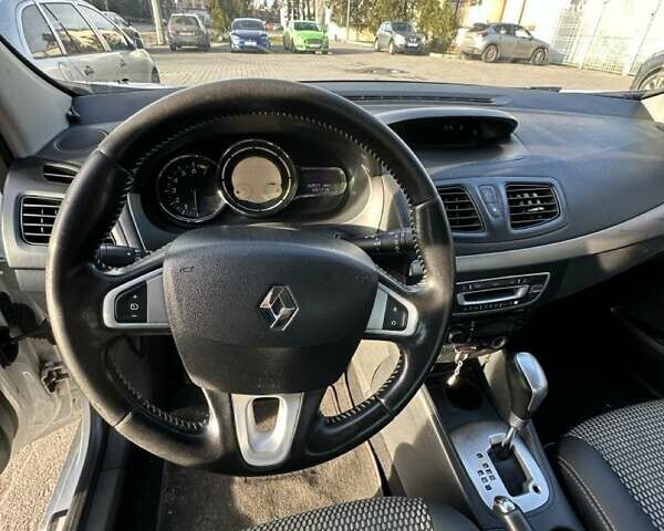Білий Рено Флюенс, об'ємом двигуна 1.6 л та пробігом 259 тис. км за 5600 $, фото 14 на Automoto.ua