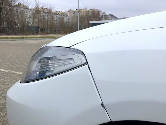 Белый Рено Флюенс, объемом двигателя 1.5 л и пробегом 270 тыс. км за 6600 $, фото 5 на Automoto.ua