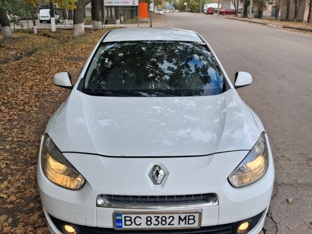 Белый Рено Флюенс, объемом двигателя 1.5 л и пробегом 390 тыс. км за 5300 $, фото 1 на Automoto.ua