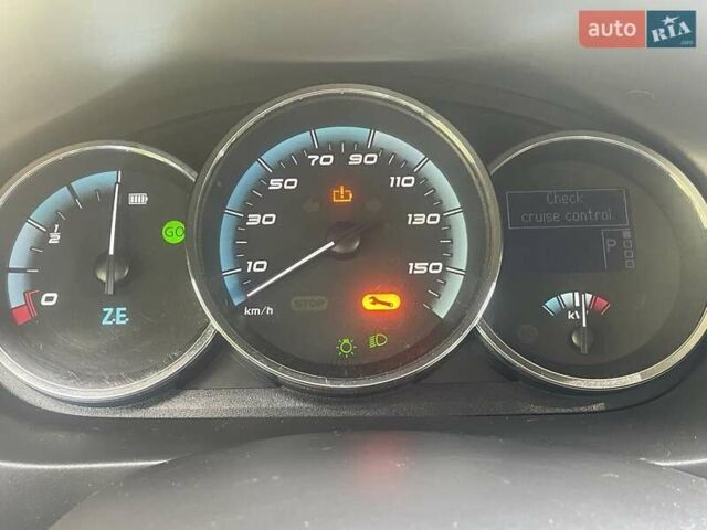 Белый Рено Флюенс, объемом двигателя 0 л и пробегом 135 тыс. км за 3900 $, фото 22 на Automoto.ua