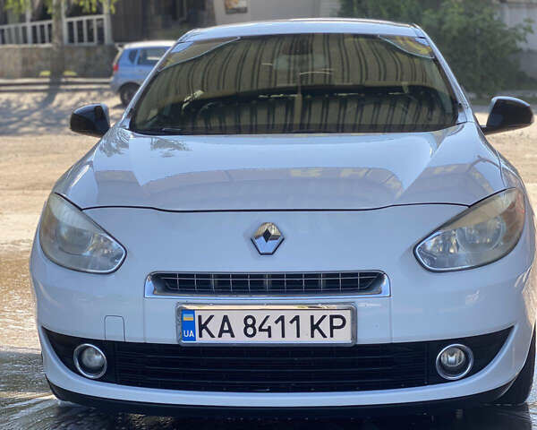 Белый Рено Флюенс, объемом двигателя 1.6 л и пробегом 258 тыс. км за 7000 $, фото 2 на Automoto.ua