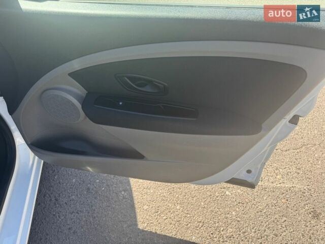 Белый Рено Флюенс, объемом двигателя 0 л и пробегом 104 тыс. км за 5000 $, фото 14 на Automoto.ua