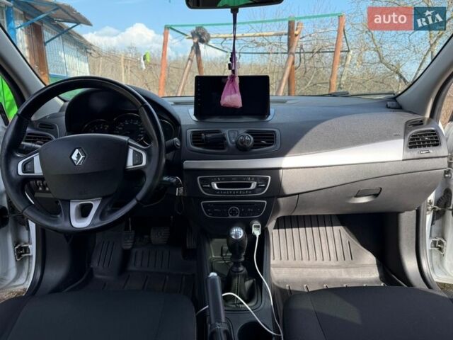 Белый Рено Флюенс, объемом двигателя 1.5 л и пробегом 208 тыс. км за 7500 $, фото 9 на Automoto.ua