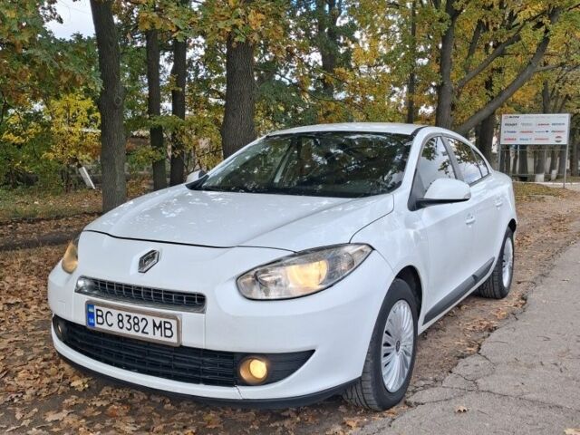 Белый Рено Флюенс, объемом двигателя 1.5 л и пробегом 390 тыс. км за 5300 $, фото 2 на Automoto.ua