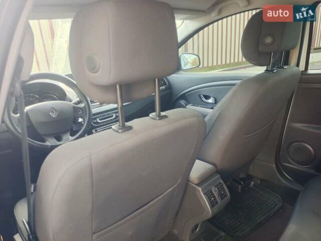 Белый Рено Флюенс, объемом двигателя 1.5 л и пробегом 270 тыс. км за 6200 $, фото 7 на Automoto.ua