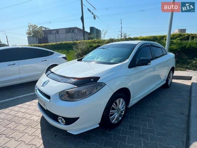 Білий Рено Флюенс, об'ємом двигуна 1.6 л та пробігом 190 тис. км за 5600 $, фото 2 на Automoto.ua